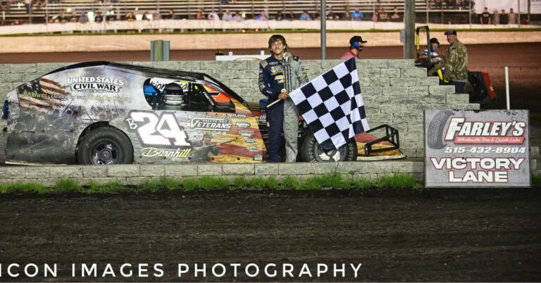 This photo is what Harris Auto Racing is all about. ❤️🏁