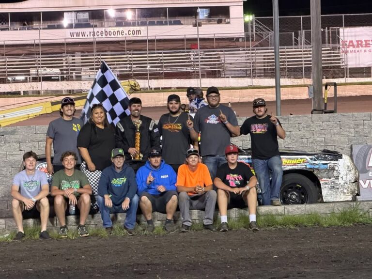 Another checkered flag for the Gifford camp! 🏁🔥