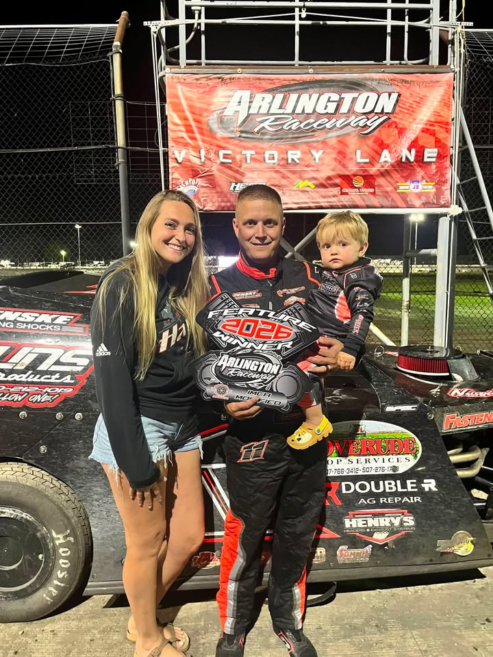 Not a bad way to knock the dust off the Modified! 🔥🏁